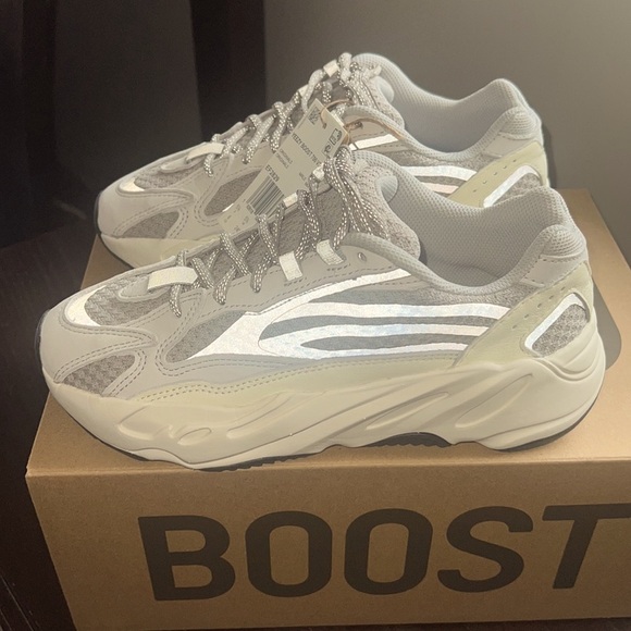 Reflective Adidas Yeezy Boost 700 V2 - Picture 8 of 16